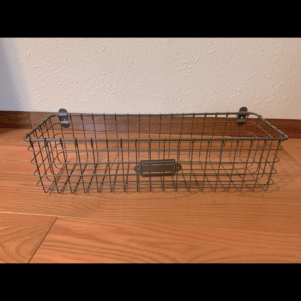 Wire rectangular basket